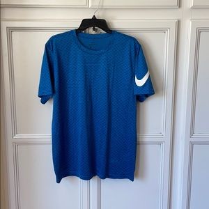Nike men’s dry fit short sleeve shirt size large